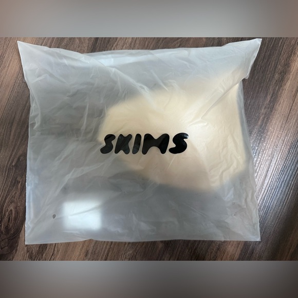 Skims Wireless Form Push-Up Plunge Bra NWT - Picture 2 of 3